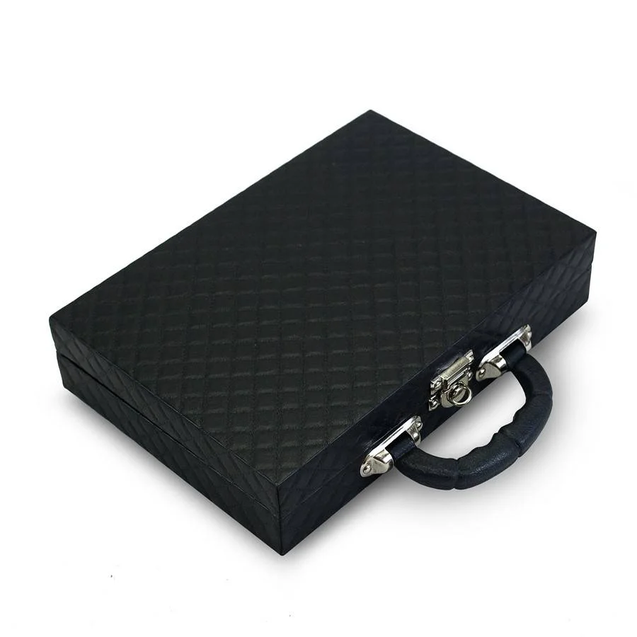 Maleta Média Expositora com Placa para Joias - 20x29x6,5cm. Matelassê Preto - Veludo Preto